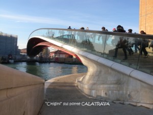 Citigini sul ponte Calatrava